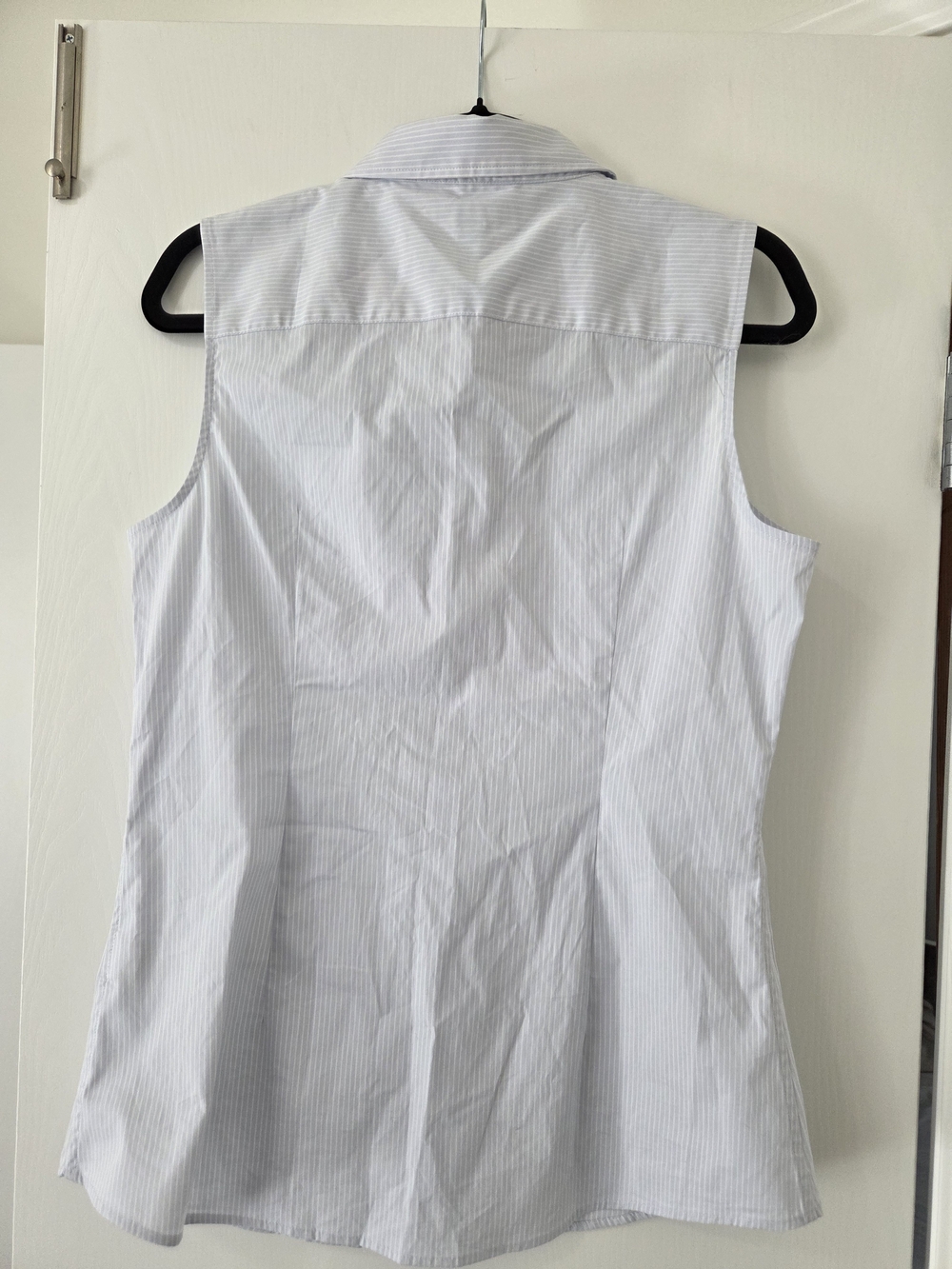 1022 Banana Republic Light Blue Pinstripe Sleeveless Button-Down Shirt - Picture 4 of 4